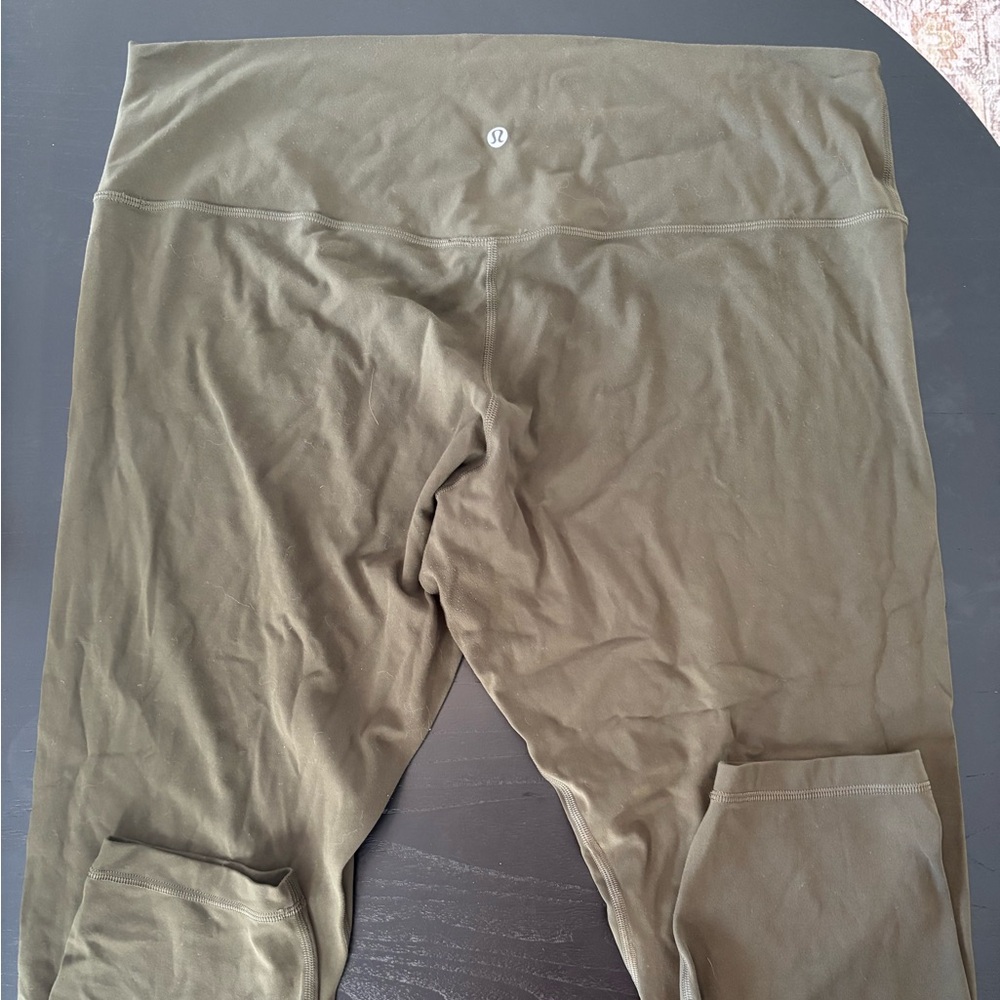 Lightly worn lulu army green leggings!